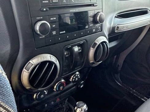 Used 2017 Jeep Wrangler Sport AWD/4WD image 3