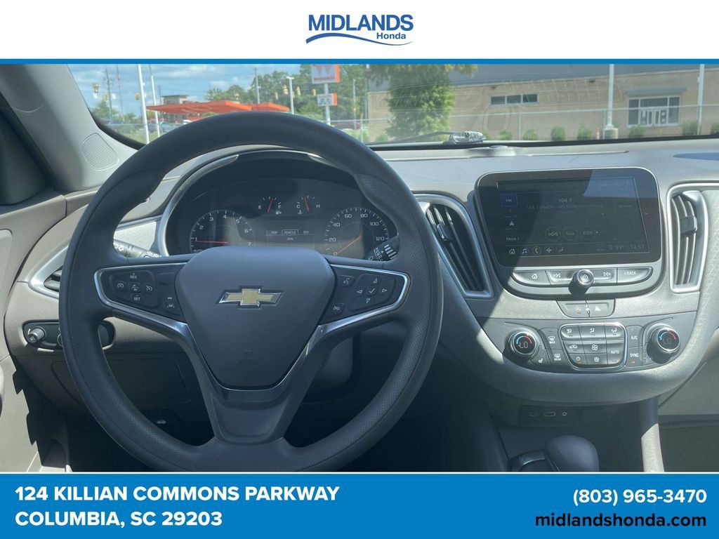 Used 2025 Chevrolet Malibu LT FWD image 11