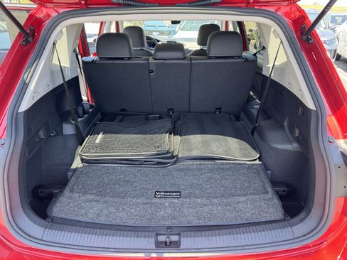 Certified 2023 Volkswagen Tiguan SE w/ Panoramic Sunroof Package FWD image 35