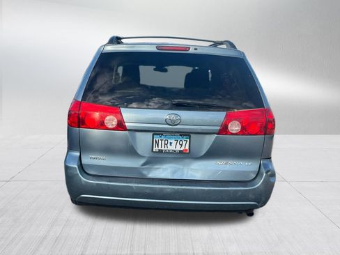 Used 2010 Toyota Sienna LE FWD image 4