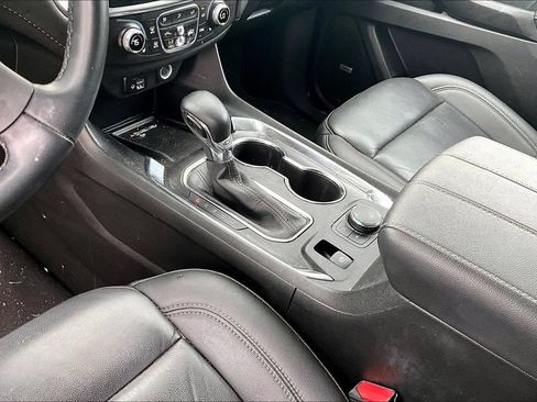 Used 2023 Chevrolet Traverse LT w/ LT Premium Package FWD image 16