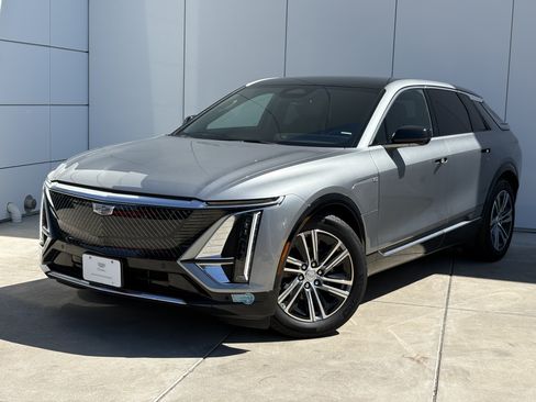 Used 2024 Cadillac Lyriq Luxury AWD/4WD image 2
