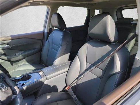 Used 2023 Nissan Rogue SL w/ SL Premium Package FWD image 13