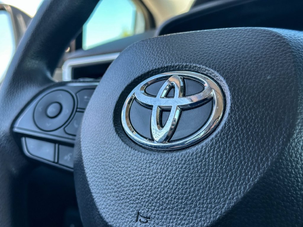 Used 2025 Toyota Corolla LE FWD image 28