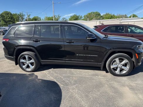 Certified 2022 Jeep Grand Cherokee L Limited w/ Luxury Tech Group II image 2