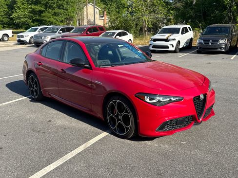 Used 2024 Alfa Romeo Giulia Veloce AWD/4WD image 3