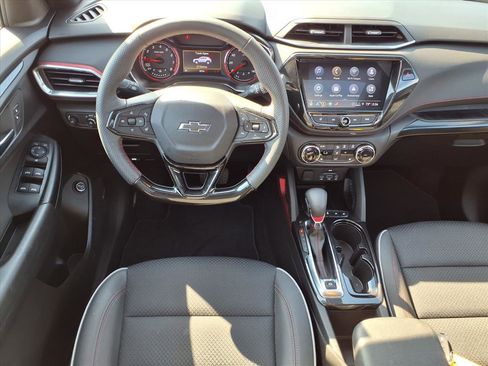 Used 2023 Chevrolet TrailBlazer RS w/ Sun and Liftgate Package image 3