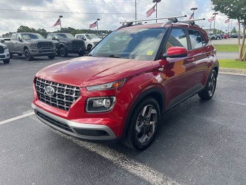 Used 2023 Hyundai Venue SEL FWD image 4