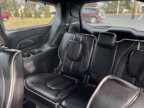 Used 2025 Chrysler Pacifica Limited image 31