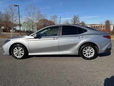 Used 2025 Toyota Camry LE image 5