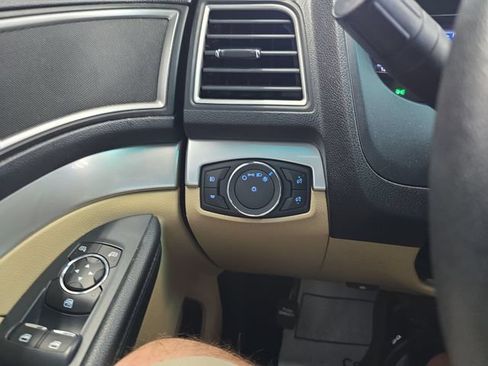 Used 2016 Ford Explorer XLT w/ Equipment Group 201A AWD/4WD image 20