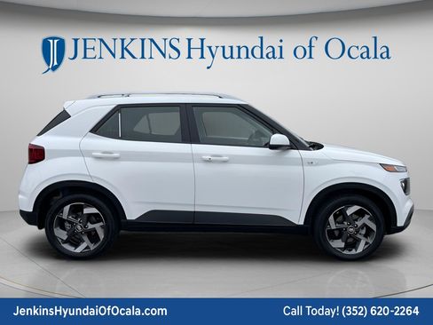 New 2026 Hyundai Venue SEL FWD image 3