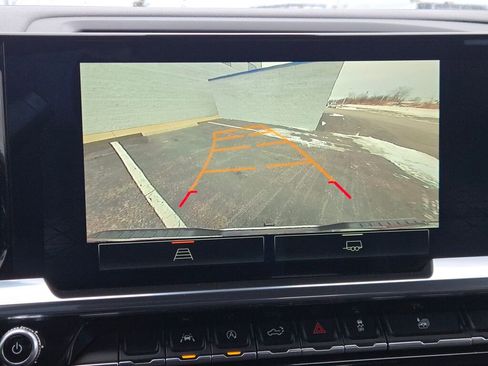 Used 2024 GMC Sierra 1500 SLT image 25