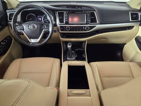 Used 2019 Toyota Highlander XLE FWD image 27