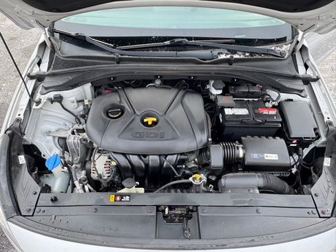 Used 2018 Hyundai Elantra GT image 30