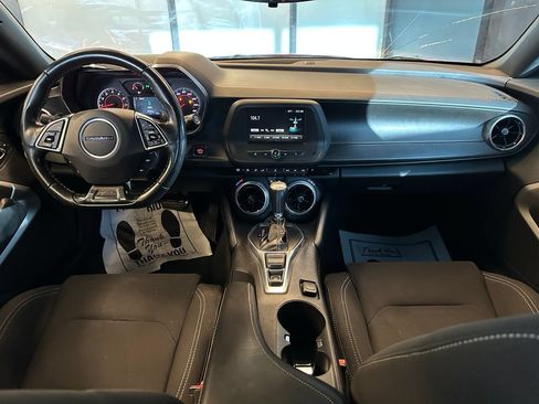 Used 2017 Chevrolet Camaro LT RWD image 9