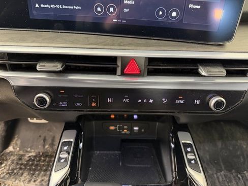 Used 2025 Kia Sorento SX Prestige image 23