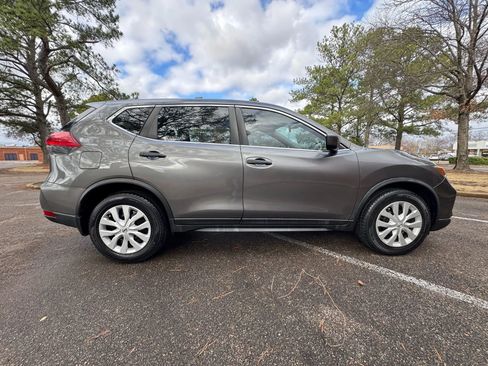 Used 2017 Nissan Rogue S image 6