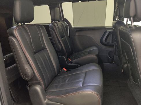Used 2018 Dodge Grand Caravan GT FWD image 19