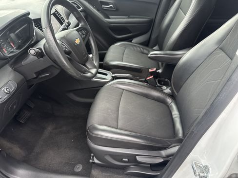 Used 2022 Chevrolet Trax LT FWD image 14