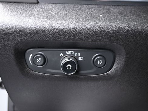 Used 2020 Chevrolet Traverse LT image 25