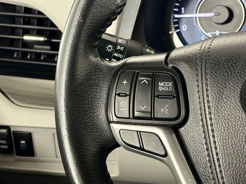 Used 2019 Toyota Sienna XLE FWD image 15