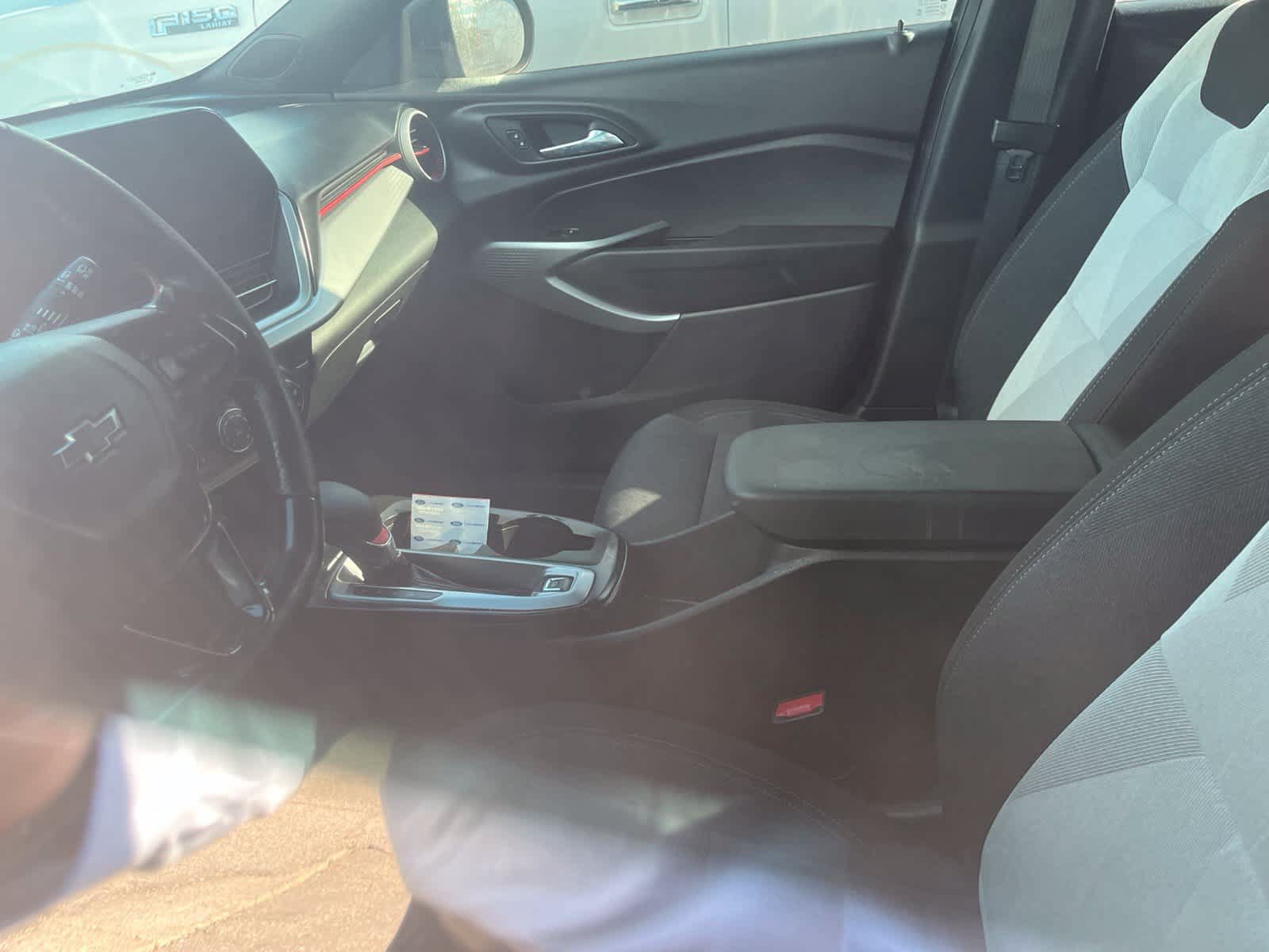 Used 2024 Chevrolet Trax RS FWD image 37