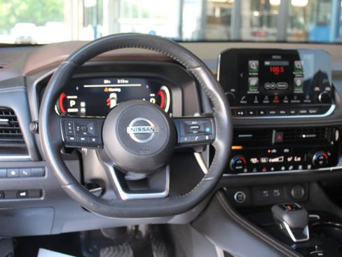Used 2021 Nissan Rogue Platinum FWD image 18