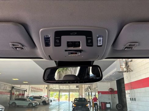 Used 2026 Toyota Sienna XLE FWD image 19
