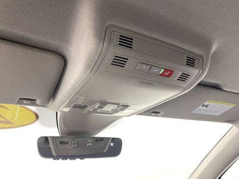 Used 2022 Volkswagen Tiguan SE image 27