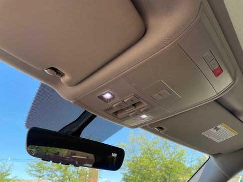 Used 2023 Volkswagen Atlas SE w/ Panoramic Sunroof Package AWD/4WD image 25