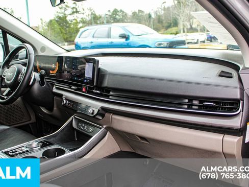 Used 2025 Kia Carnival EX image 27
