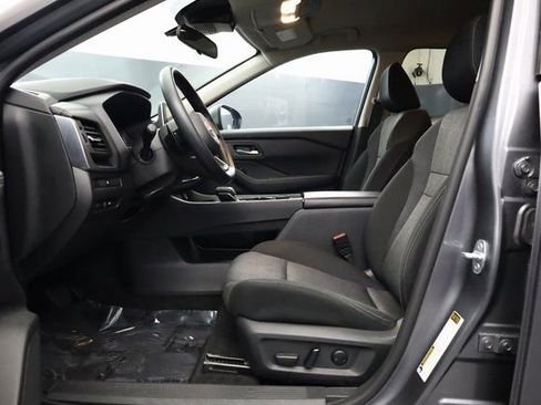 Used 2024 Nissan Rogue SV image 11