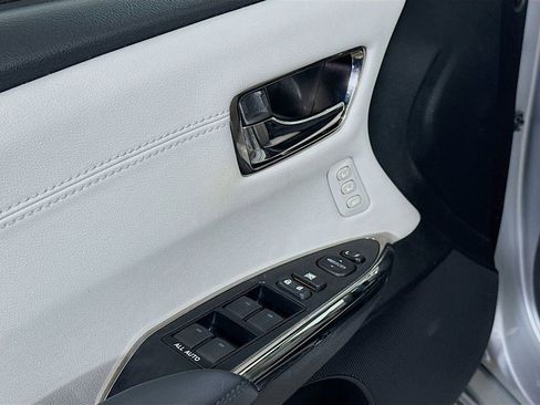 Used 2018 Toyota Avalon XLE Premium image 18