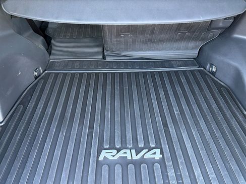 Used 2024 Toyota RAV4 XLE w/ Convenience Package AWD/4WD image 12