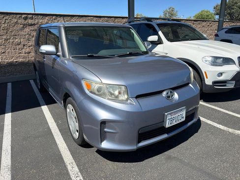 Used 2012 Scion xB FWD image 2