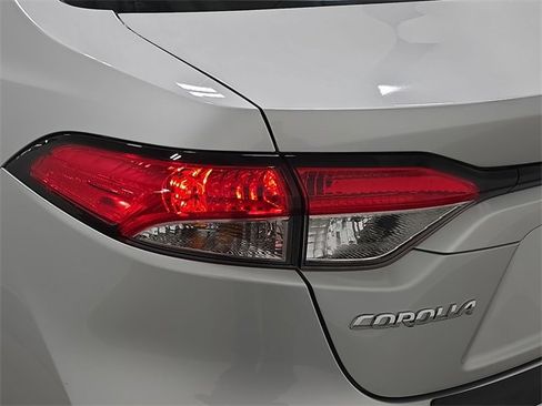 Used 2023 Toyota Corolla LE image 32