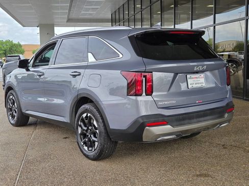 Used 2025 Kia Sorento S FWD image 3
