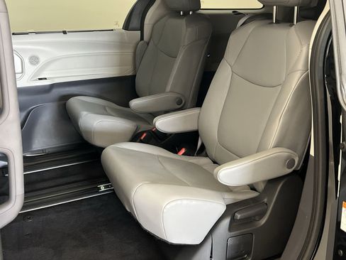Used 2024 Toyota Sienna XLE w/ XLE Plus Package FWD image 24
