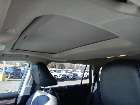 Used 2023 Toyota Highlander Limited image 14
