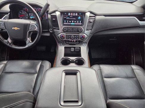Certified 2020 Chevrolet Suburban LT w/ Luxury Package AWD/4WD image 17