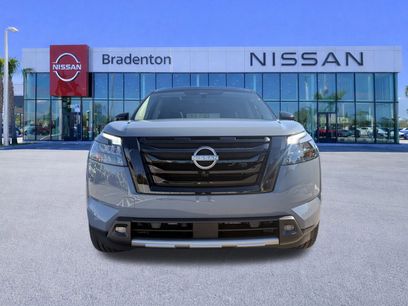 New 2025 Nissan Pathfinder Platinum w/ Black Appearance Package