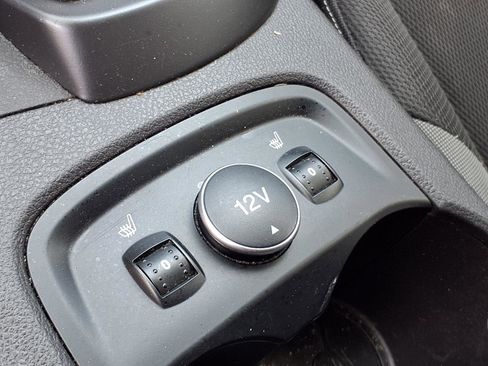 Used 2014 Ford Focus SE w/ SE Winter Package FWD image 5