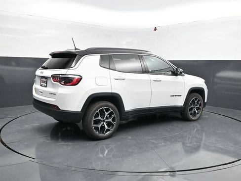 Used 2026 Jeep Compass Limited AWD/4WD image 9