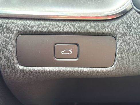 Used 2025 Volvo XC60 B5 Core w/ Climate Package AWD/4WD image 18