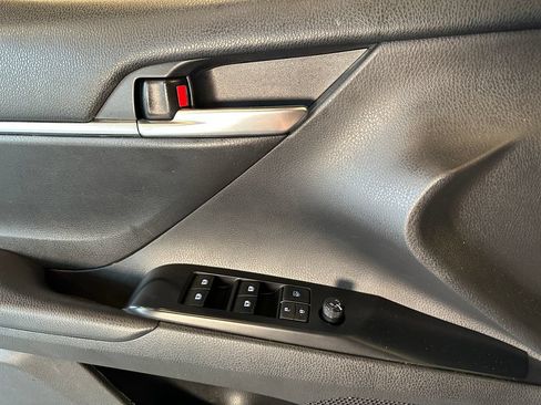 Used 2020 Toyota Camry SE w/ Moonroof Package AWD/4WD image 19