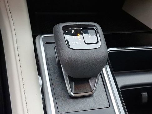 New 2025 Nissan Pathfinder SL image 12