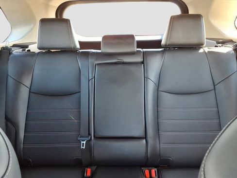 Used 2022 Toyota RAV4 XLE Premium image 18