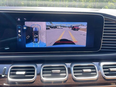 Used 2025 Mercedes-Benz GLS 450 4MATIC image 18