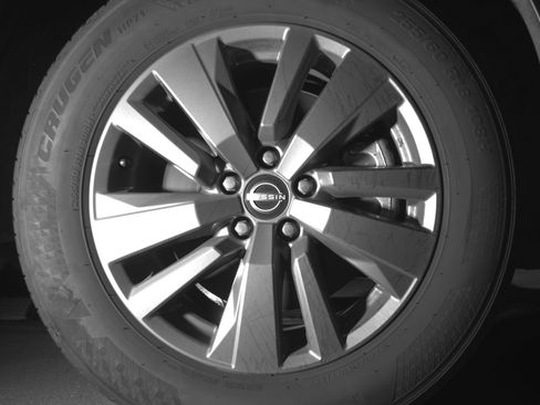 Used 2025 Nissan Pathfinder SV image 10